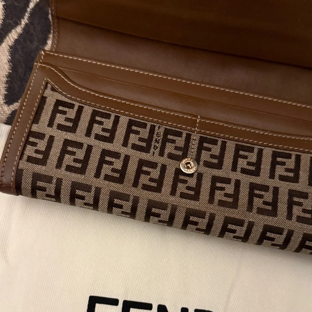 Fendi RARE Kisslock Zucca  Wallet EUC - Picture 8 of 15